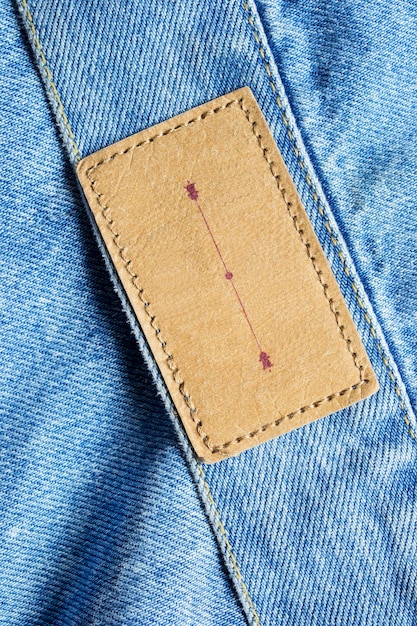 Etichetta su denim