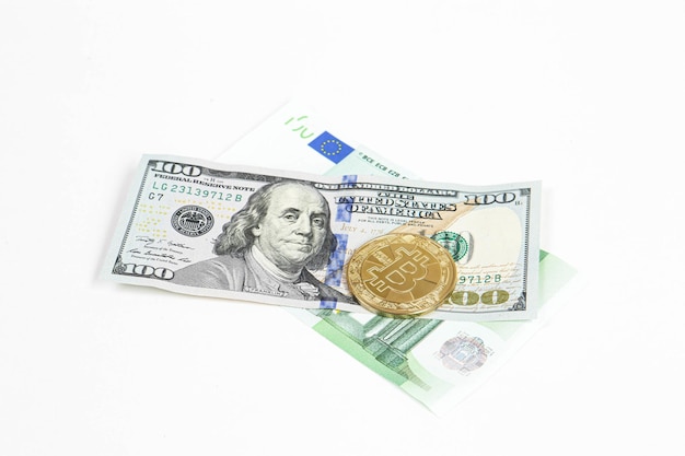 Euro, dollari USA e bitcoin coin