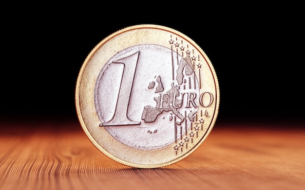 Euro moneta su legno. Rendering 3D