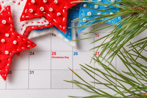 Evidenziando la data di Natale sul calendario