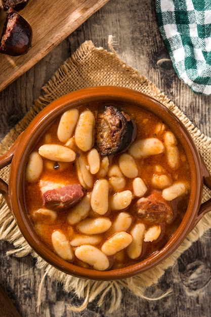 Fabada asturiana tipica spagnola in crockpot