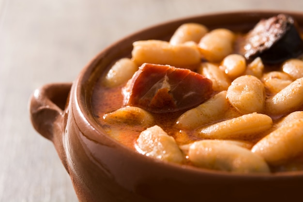 Fabada asturiana tipica spagnola in crockpot