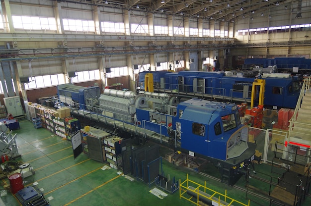 fabbrica di produzione di locomotive e treni