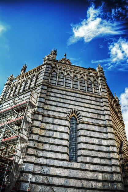 Facciata del battistero di San Giovanni in Corte in hdr tone mapping effect Italia