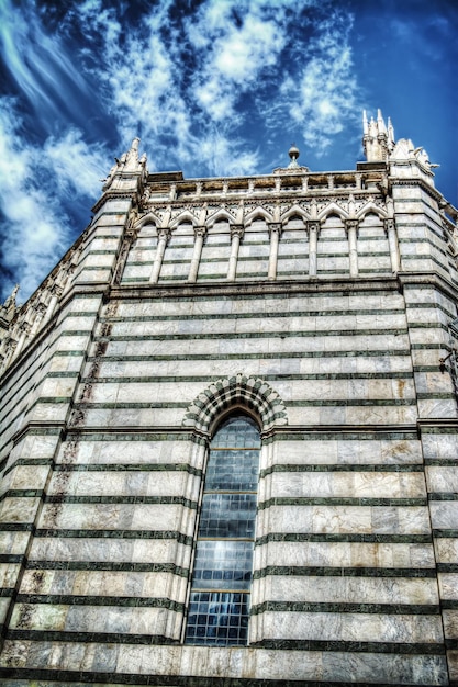 Facciata del battistero di San Giovanni in Corte in hdr tone mapping effect Italia