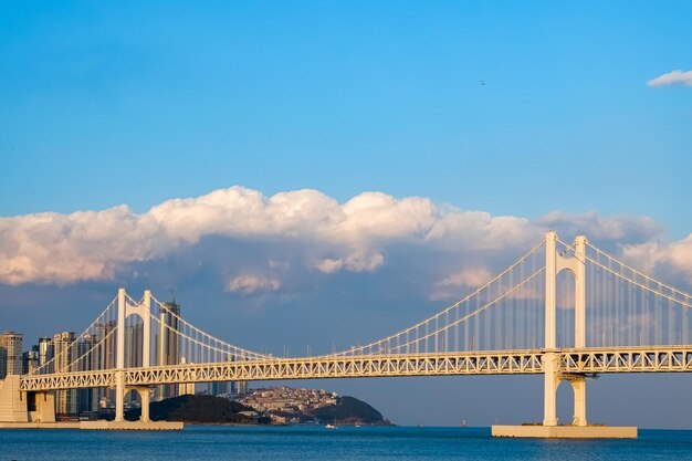 Facciata del Diamond BridgeGwangan Bridge a BusanKorea