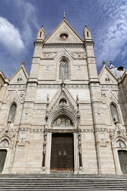 Facciata del Duomo di Napoli a Napoli Italia