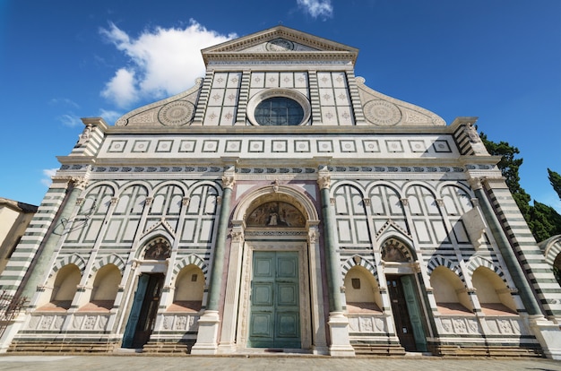 Facciata del famoso punto di riferimento a Firenze, Chiesa di Santa Maria Novella, Firenze, Italia.