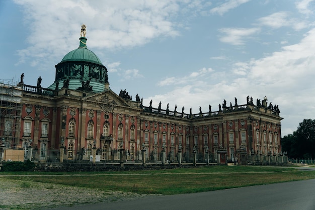 Facciata del nuovo palazzo (Neues Palais) a Potsdam, Germania. Foto di alta qualità