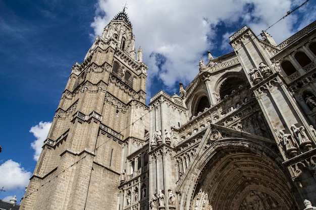 Facciata della cattedrale di Toledo, chiesa spagnola