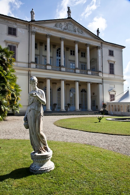 Facciata di una villa italiana in Piemonte, vicino a Turnin - Italia