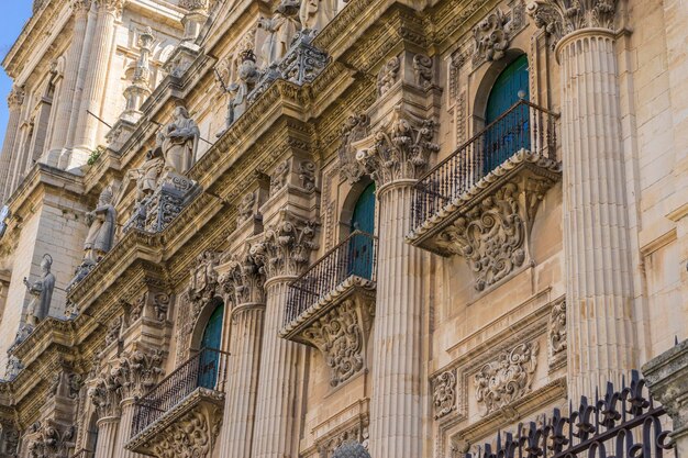 Facciata principale della Cattedrale di Jaen in Andalusia, Spagna