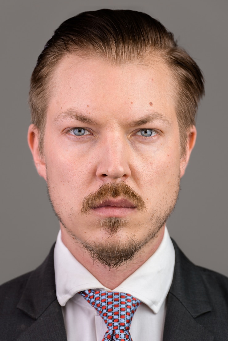 Photo face of young handsome caucasian businessman against white