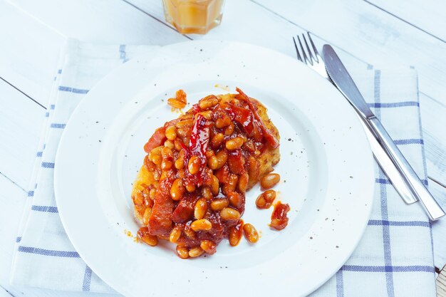 Fagioli bianchi in salsa di pomodoro