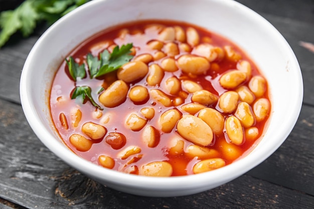 fagioli bianchi salsa di pomodoro fagioli legumi cibo fresco pasto sano dieta spuntino sul tavolo copia spazio