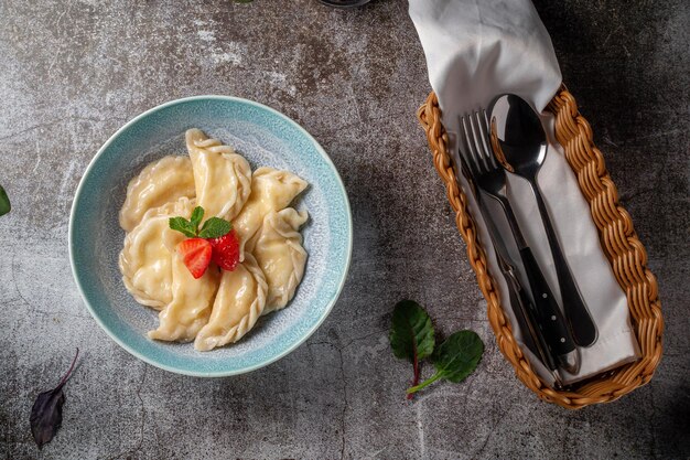 Fagottini, ripieni di fragole. Una colazione sana e dolce