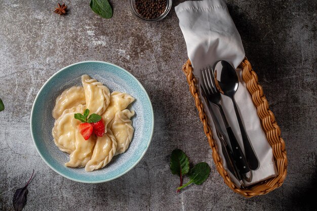 Fagottini, ripieni di fragole. Una colazione sana e dolce