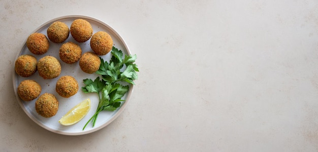 Falafel di ceci freschi. Mangiare sano. Cibo vegetariano.