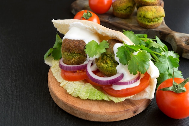 Falafel, un piatto tradizionale israeliano di ceci.