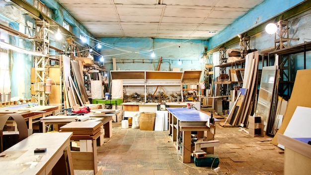 Falegnameria da interni attrezzature e strumenti per la fabbricazione e produzione di mobili in legno fai da te concept craft
