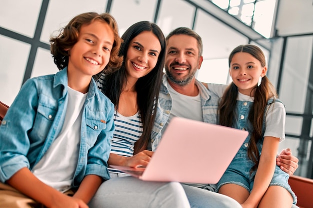 famiglia a casa