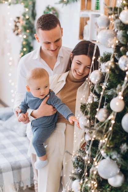 Famiglia che celebra il nuovo anno