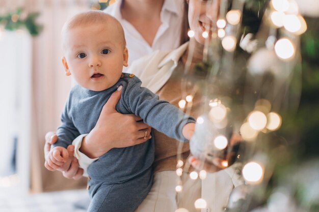 Famiglia che celebra il nuovo anno