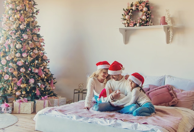 Famiglia di foto di Natale a casa