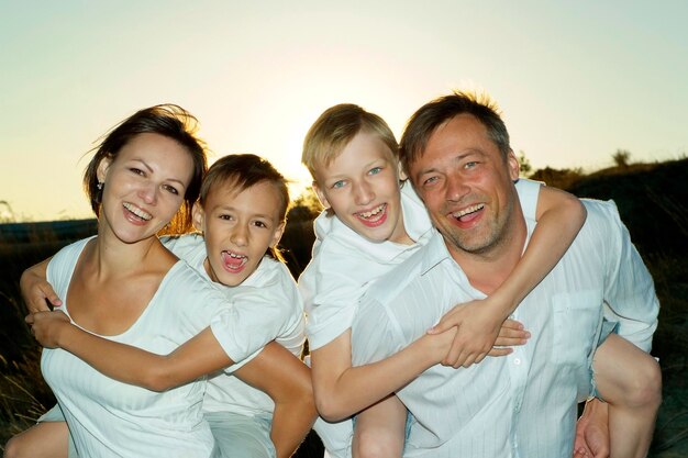 Famiglia di quattro persone