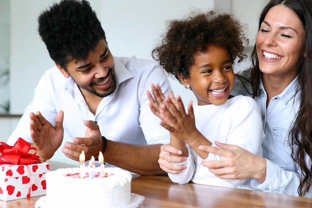 Famiglia felice con i figli