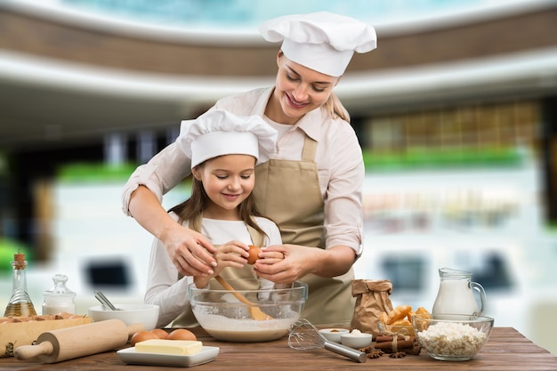 Famiglia felice in cucina