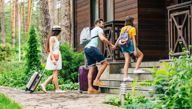 famiglia felice in vacanza