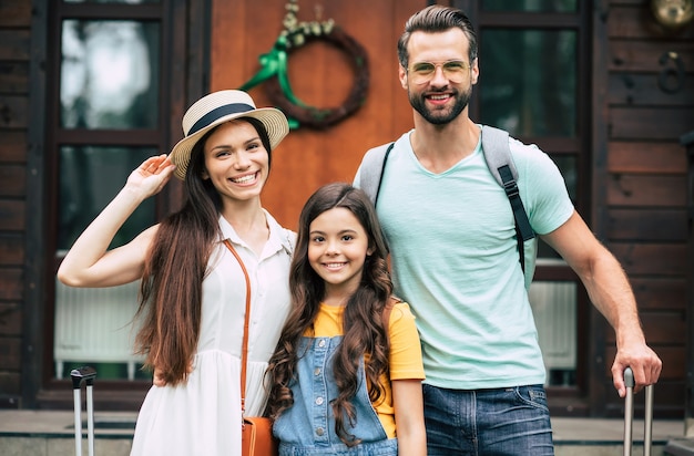 famiglia felice in vacanza