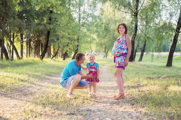 Famiglia felice nel parco