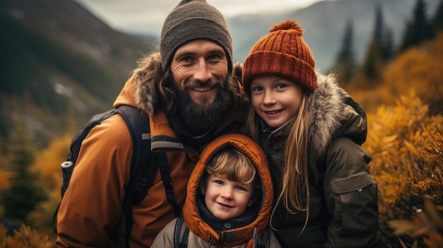 Famiglia felice padre e figlia in montagna