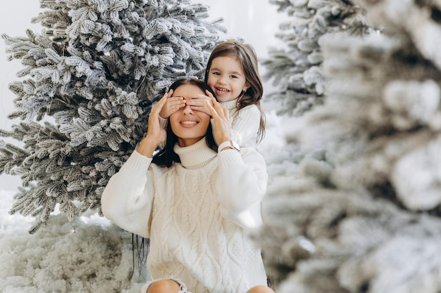 Famiglia festeggiano il Natale