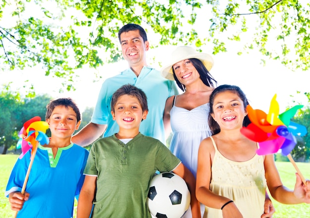 Famiglia in un parco.