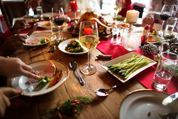 Famiglia insieme concetto di celebrazione di Natale