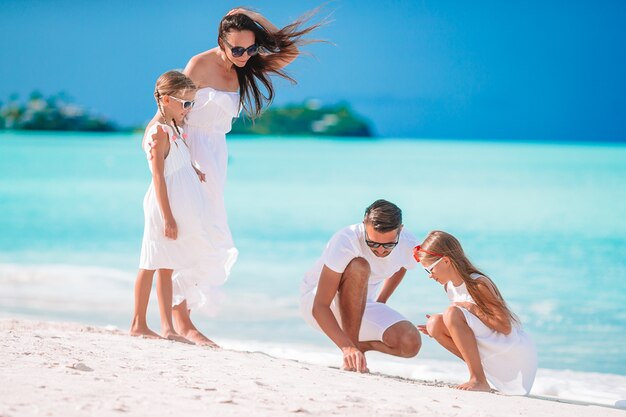 Famiglia sulla spiaggia