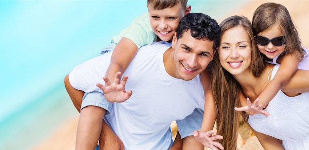 Famiglia sulla spiaggia