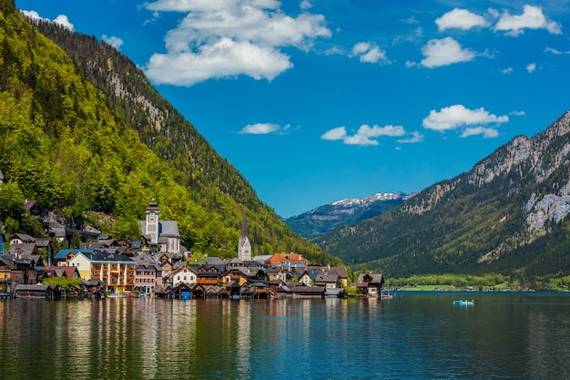 Famosa attrazione turistica austriaca destinazione turistica - Pittoresco villaggio di Hallstatt su Hallstatter See.