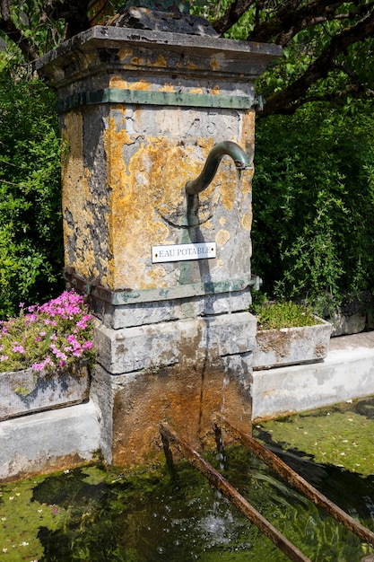 Famosa fontana vicino a Cascade des Tufs France