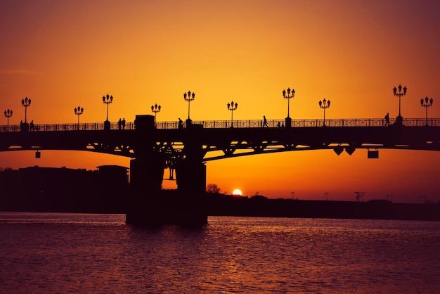 Famosa vista del ponte SaintPierre al tramonto Tolosa