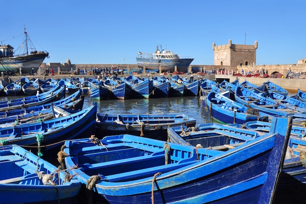 Famose barche da pesca blu nel porto di Essaouira Marocco