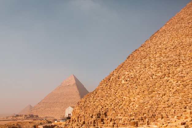 Famose piramidi egiziane di Giza. Paesaggio in Egitto. Piramide nel deserto. Africa