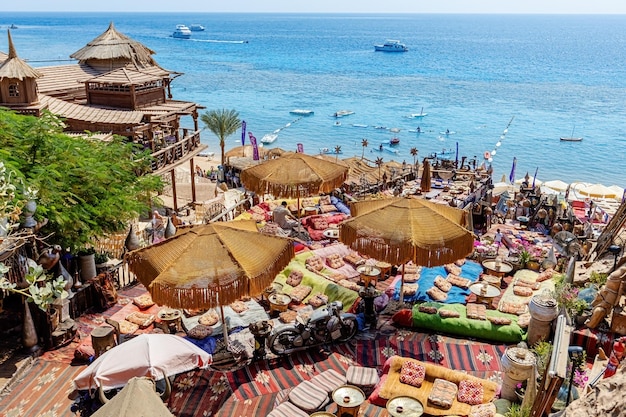 Famoso caffè Farsha con molte decorazioni antiche a Sharm El Sheikh in Egitto