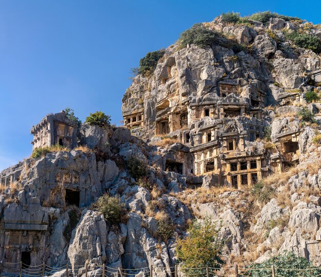 Famoso complesso di tombe rupestri nelle rovine di Mira di Licia