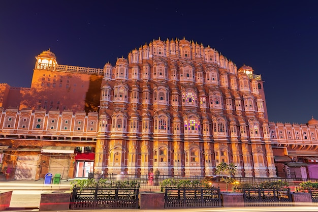 Famoso Hawa Mahal Palace vista notturna, Jaipur, India.