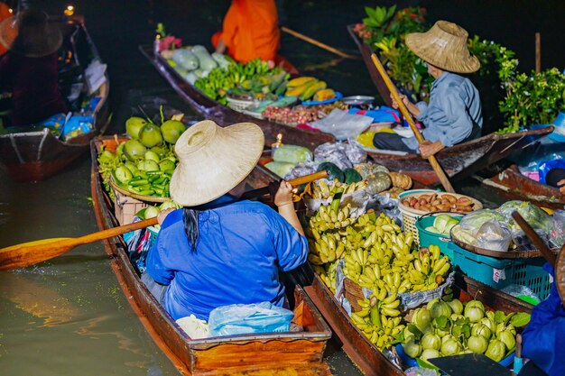 Famoso mercato galleggiante in Thailandia Damnoen Saduak mercato gallegggiante Ratchaburi Thailandia
