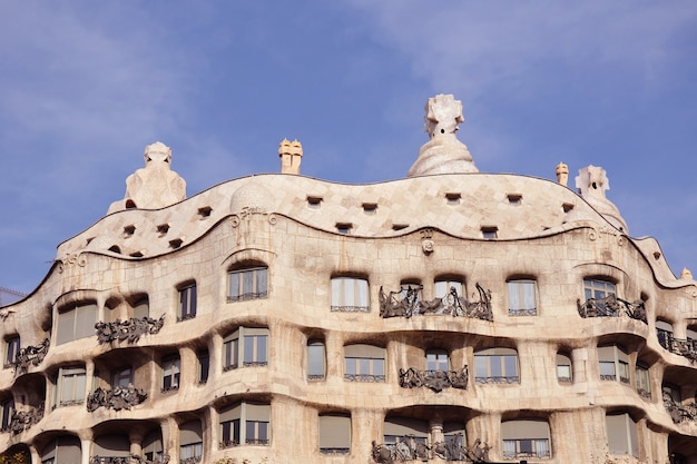 Famoso punto di riferimento di Barcellona: il lavoro di Antonio Gaudi Casa Milo